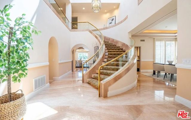 10214 Candleberry Lane, Northridge CA: https://media.crmls.org/mediaz/af0f2d29-3c39-457c-a3b0-ded43fc51e6d.jpg