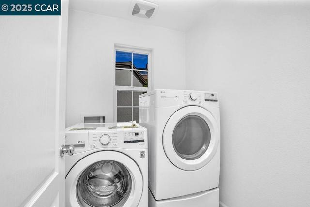 476 Colina Way, El Sobrante CA: https://media.crmls.org/mediaz/af0f9ef0-4817-4f38-9310-cf3d2baf38cb.jpg