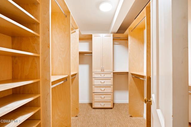4658 Del Moreno Drive, Woodland Hills CA: https://media.crmls.org/mediaz/af11054d-536b-4164-adf2-5e2c8f8ad484.jpg