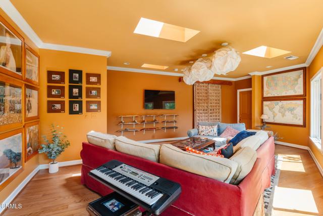 4953 Alta Canyada Road, La Canada Flintridge CA: https://media.crmls.org/mediaz/af112b5a-c1ec-4851-8ce6-1dd6eced6165.jpg