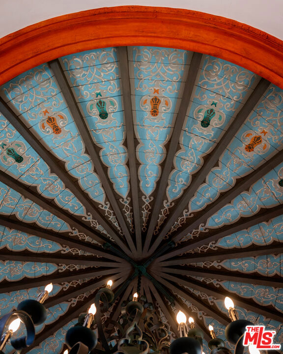 2200 Maravilla Drive, Los Angeles CA: https://media.crmls.org/mediaz/af114e88-d7f5-476b-88a5-086bab97480b.jpg