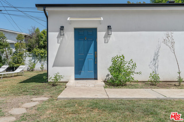1152 S Windsor Boulevard, Los Angeles CA: https://media.crmls.org/mediaz/af115699-b1b5-48da-8647-251a3026a80d.jpg