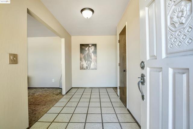 918 Carpenter Rd, Oakley CA: https://media.crmls.org/mediaz/af11da86-28e5-44f6-88ec-ff569a1f3458.jpg