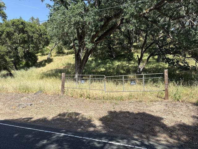 10900 Watsonville Road, Gilroy CA: https://media.crmls.org/mediaz/af11f624-924d-4ec7-89ff-f02d8aad1aa1.jpg
