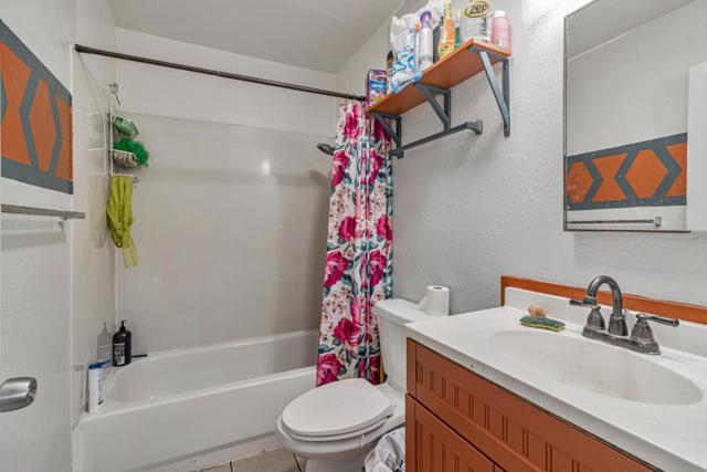 748 Clara Street, Oakland CA: https://media.crmls.org/mediaz/af12092e-827a-4036-9e90-7fb7c703d481.jpg