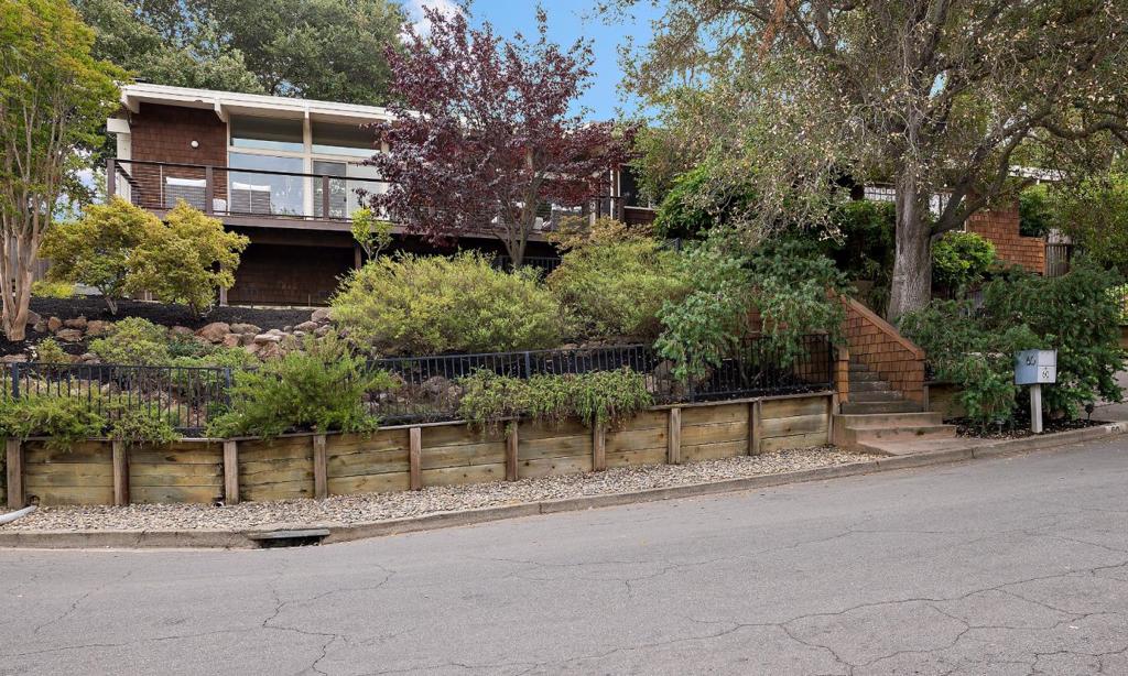 60 Linaria Way