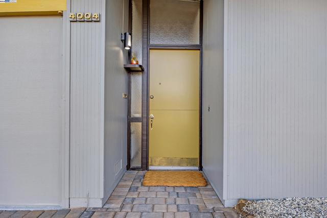 4004 Salem St, Concord CA: https://media.crmls.org/mediaz/af127a0d-9dd0-4b46-a300-ef6cc0c62f96.jpg