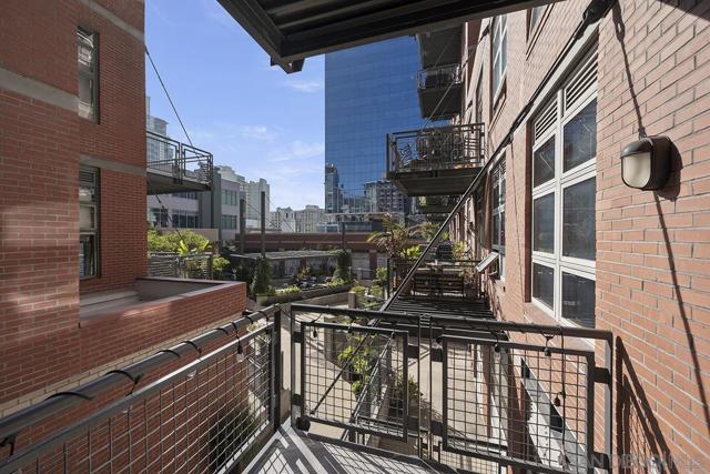 877 Island Avenue, San Diego CA: https://media.crmls.org/mediaz/af1298ad-334a-41a0-a460-6e10a7d2cf11.jpg