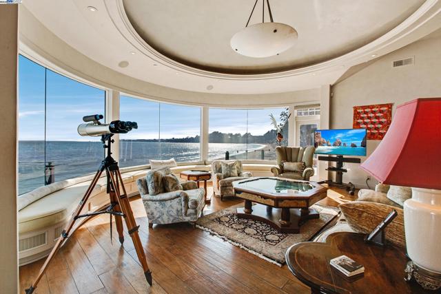 797 Las Olas Dr, Aptos CA: https://media.crmls.org/mediaz/af12c584-040b-44ba-8afb-c92d4e36191b.jpg