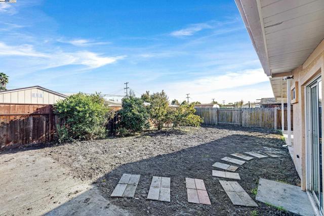 27946 Pompano Ave, Hayward CA: https://media.crmls.org/mediaz/af13ea25-0927-46ce-a4b1-153d94fa2cd6.jpg