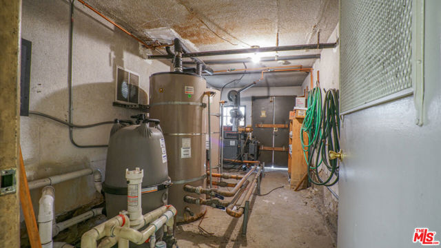 275 S Marengo Avenue, Pasadena CA: https://media.crmls.org/mediaz/af146b5c-777e-4705-a66b-356f9d0390f6.jpg