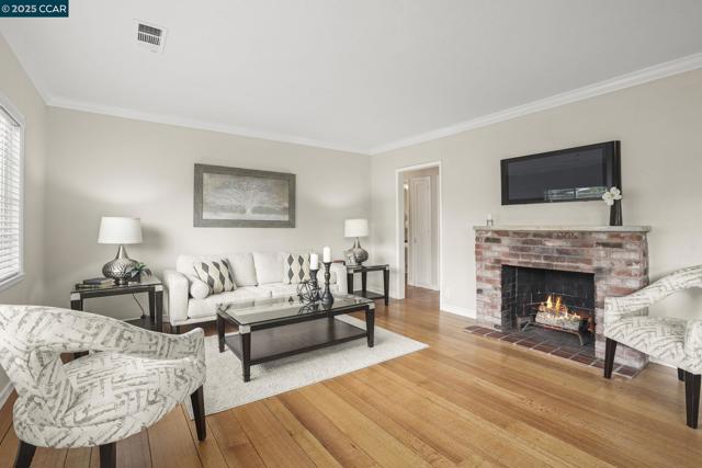 1551 Orange Street, Concord CA: https://media.crmls.org/mediaz/af14cced-7df9-4c9e-b257-4e5de02282a5.jpg