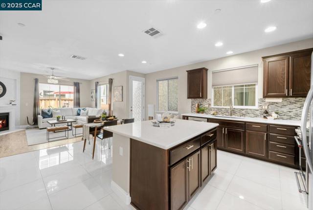 240 Alta St, Brentwood CA: https://media.crmls.org/mediaz/af156162-66ec-4749-9753-bedbb4aac648.jpg
