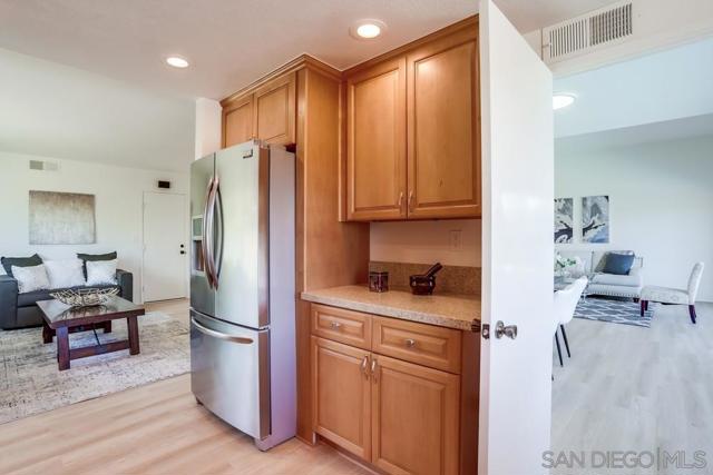 15034 Jenell St, Poway CA: https://media.crmls.org/mediaz/af159eb5-e3ee-4bea-bd98-7329d7721237.jpg