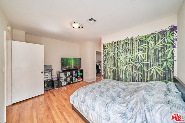 4930 Ramsdell Avenue, La Crescenta CA: https://media.crmls.org/mediaz/af16e912-3aee-48ea-93de-a95d92ff1d0b.jpg