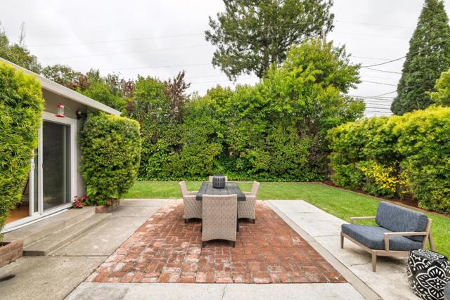 2627 Hampton Avenue, Redwood City CA: https://media.crmls.org/mediaz/af17cf67-4796-4b98-bdcb-5e34719863bd.jpg