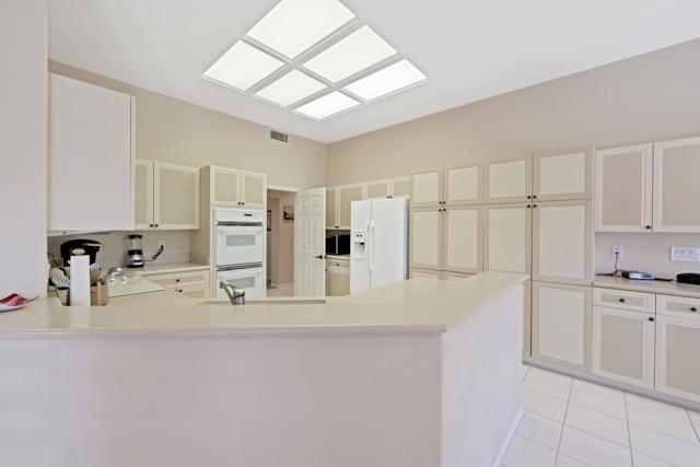 78123 Foxbrook Lane, Palm Desert CA: https://media.crmls.org/mediaz/af1812b9-5c93-4c15-9a42-3d1c507939d9.jpg