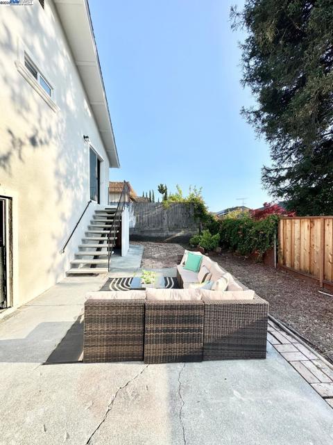 20595 Center St, Castro Valley CA: https://media.crmls.org/mediaz/af184e2c-1c5e-4f03-b028-c981d2842594.jpg