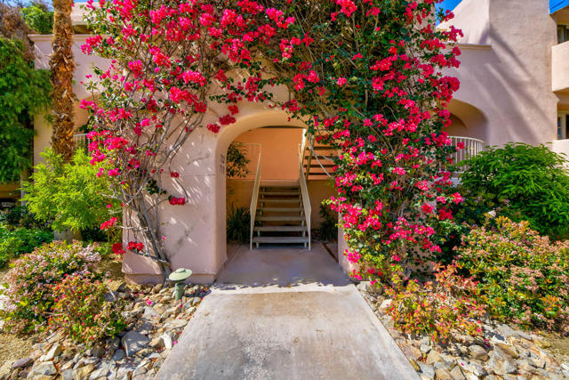 500 E Amado Road, Palm Springs CA: https://media.crmls.org/mediaz/af193c66-d86f-4497-9b23-ba2eb2954c57.jpg