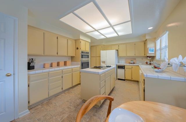 3016 Ransford Circle, Pacific Grove CA: https://media.crmls.org/mediaz/af1975ca-96e7-4f48-94b3-e576066f9b02.jpg