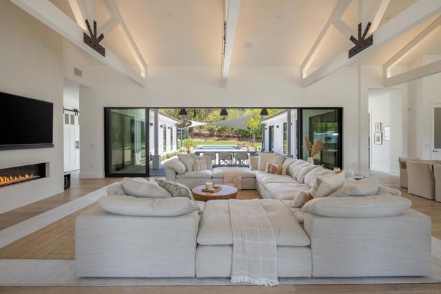 16827 Via De La Valle, Rancho Santa Fe CA: https://media.crmls.org/mediaz/af19cc97-b769-4029-88c9-5f7bcc3a70ea.jpg