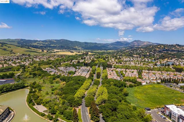 569 Primitivo Ct, Fairfield CA: https://media.crmls.org/mediaz/af19d30a-c1ec-4cbf-b3ba-022b7890e5a7.jpg