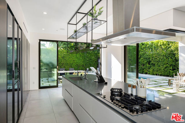 4527 Simpson Avenue, Studio City CA: https://media.crmls.org/mediaz/af19d834-78d3-4760-8276-33e681105607.jpg