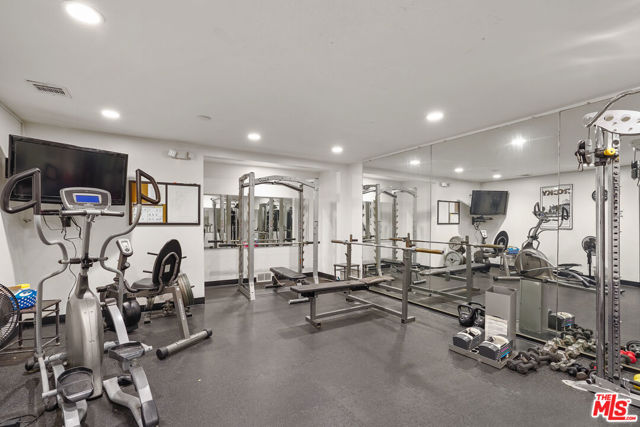 10926 Bluffside Drive, Studio City CA: https://media.crmls.org/mediaz/af19dcdd-2738-4329-af66-eca59774fbc8.jpg