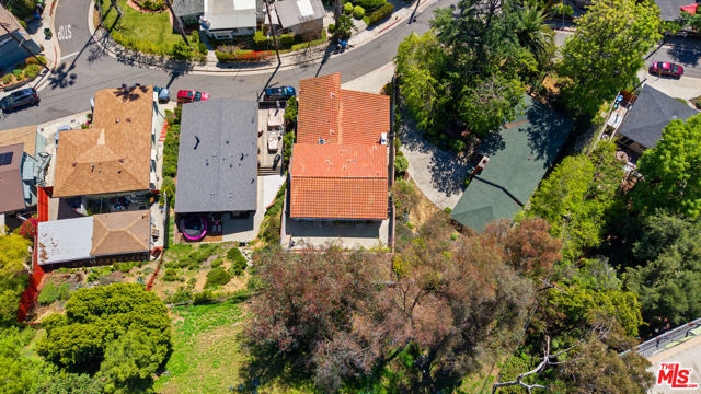 2655 Saxon Drive, Los Angeles CA: https://media.crmls.org/mediaz/af19eaab-1988-4b14-8bf9-720bcf2cb769.jpg