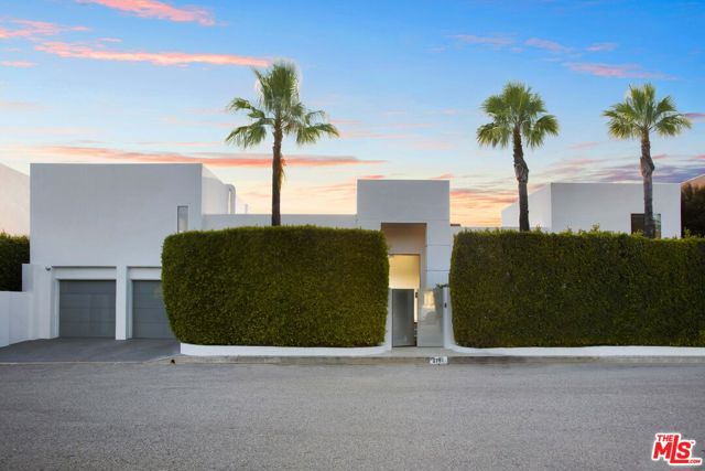 2791 Ellison Drive, Beverly Hills CA: https://media.crmls.org/mediaz/af1a33d6-e495-4d3d-a112-53deb50b253f.jpg