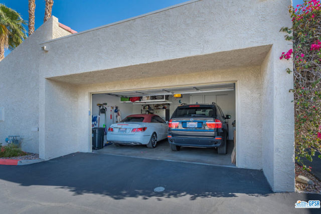 Large 2 Car Garage w Large Storage