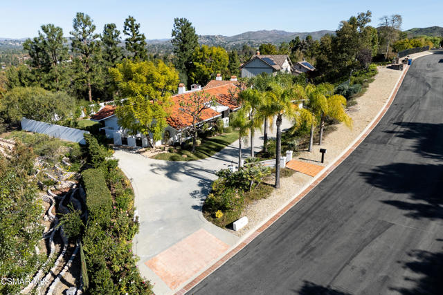 87 Pinecrest Road, Westlake Village CA: https://media.crmls.org/mediaz/af1a7d21-7b07-4b1f-8e80-9756d26ace80.jpg