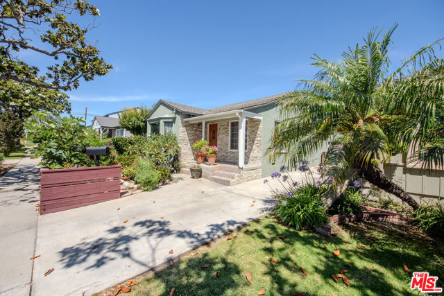 11210 Mcdonald Street, Culver City CA: https://media.crmls.org/mediaz/af1a826b-8436-4440-92c4-db8c0262d98a.jpg