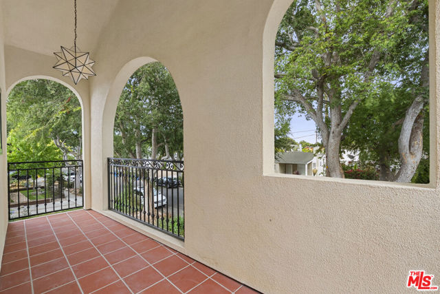 8931 Hubbard Street, Culver City CA: https://media.crmls.org/mediaz/af1acf5d-a71d-4d11-a47c-14309c25f10b.jpg