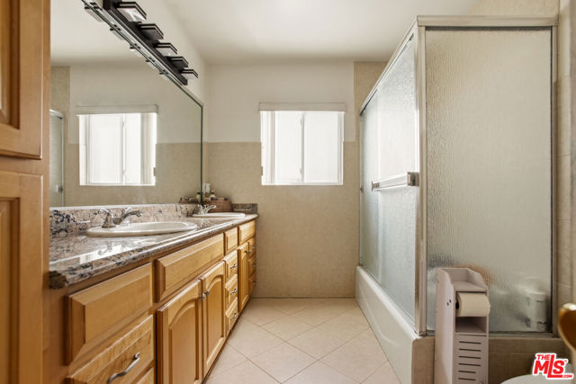 14552 Runnymede Street photo 6