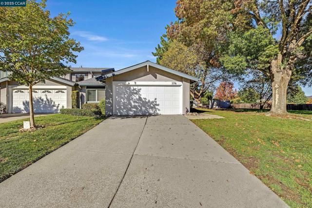 3716 Mesa Vista Dr, San Ramon CA: https://media.crmls.org/mediaz/af1c1f0f-c611-4e4f-a4d8-84d3c1126271.jpg