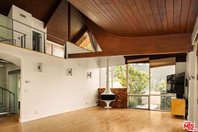 3990 Clayton Avenue, Los Angeles CA: https://media.crmls.org/mediaz/af1cd2f6-2c34-4976-bdff-ee9cc25606d4.jpg
