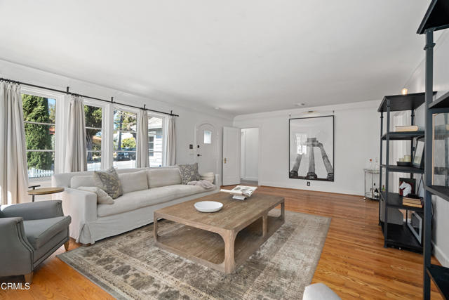 Detail Gallery Image 3 of 12 For 1374 Palm Ter, Pasadena,  CA 91104 - 2 Beds | 1 Baths