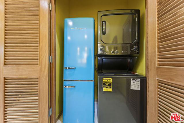 17660 Martha Street, Encino CA: https://media.crmls.org/mediaz/af1db882-e74e-4e75-b185-a6d18117bf93.jpg