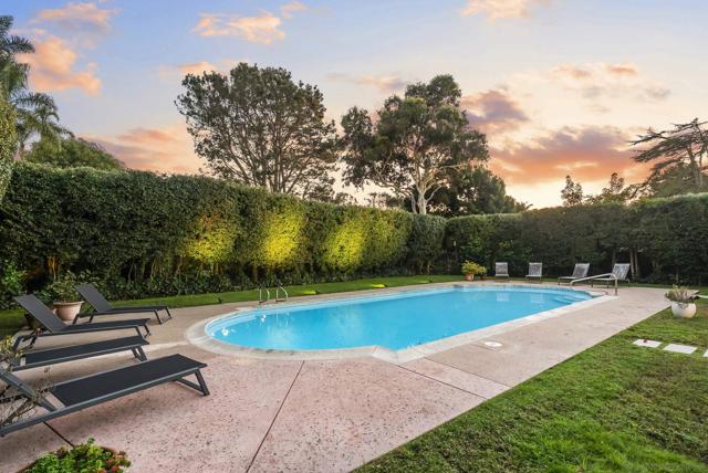 2315 Avenida De La Playa, La Jolla CA: https://media.crmls.org/mediaz/af1e3017-9ffa-45c4-a37a-6975473eae87.jpg