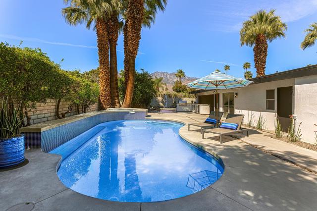 5155 E Bobolink Lane, Palm Springs CA: https://media.crmls.org/mediaz/af1e9aa3-a4a3-4e81-a3aa-538d081cee10.jpg