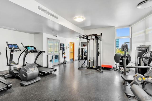 700 W E St, San Diego CA: https://media.crmls.org/mediaz/af1ea515-4990-41a8-8f8a-c4d81618f7a7.jpg