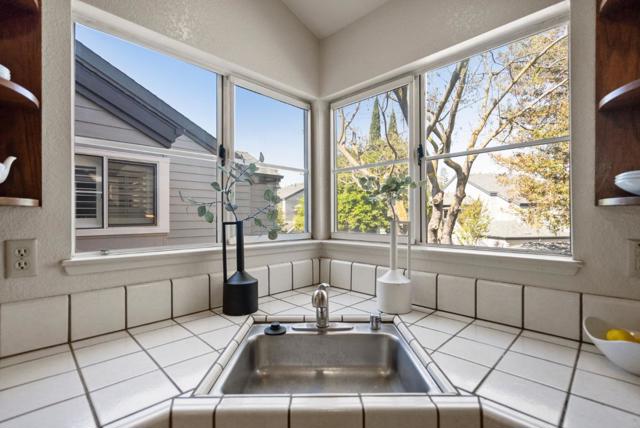 1795 Parkview Green Circle, San Jose CA: https://media.crmls.org/mediaz/af1ef101-f4a7-415a-a439-9d86ef6c482b.jpg