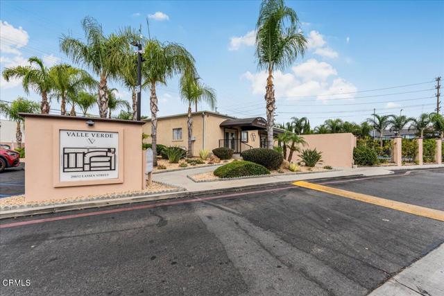 20652 Lassen Street, Chatsworth CA: https://media.crmls.org/mediaz/af1f72e8-3312-4487-b845-01191392cb80.jpg