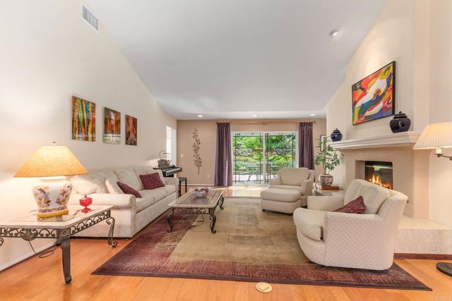 1911 La Subida Way, San Marcos CA: https://media.crmls.org/mediaz/af1ff919-f62f-4c9a-9f83-0f7ab23c8dec.jpg