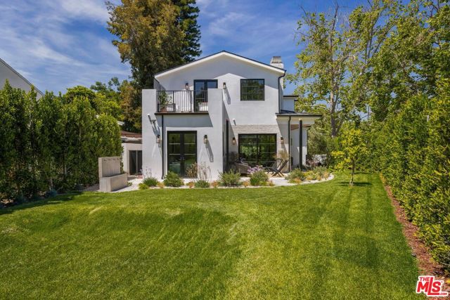 3935 Rhodes Avenue, Studio City CA: https://media.crmls.org/mediaz/af2014e5-e83a-40f7-8e08-9c6c57a16961.jpg