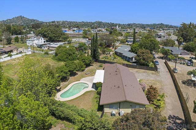 3718 Barbic Ct, Spring Valley CA: https://media.crmls.org/mediaz/af21b4f8-821e-493d-a27b-0255aa098626.jpg