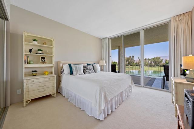 900 Island Drive, Rancho Mirage CA: https://media.crmls.org/mediaz/af21ca49-0b3c-4337-96be-e06d59744ff0.jpg