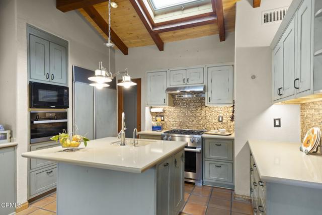 308 Topa Topa Drive, Ojai CA: https://media.crmls.org/mediaz/af224320-ea72-4b42-a741-dbdece981348.jpg