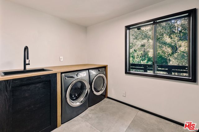 625 Reithe Avenue, Calabasas CA: https://media.crmls.org/mediaz/af228067-a074-45be-b07f-db5333600fb1.jpg